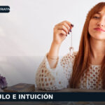Péndulo e intuición: las preguntas que Teia llevó a Entre Mate y Multiversos